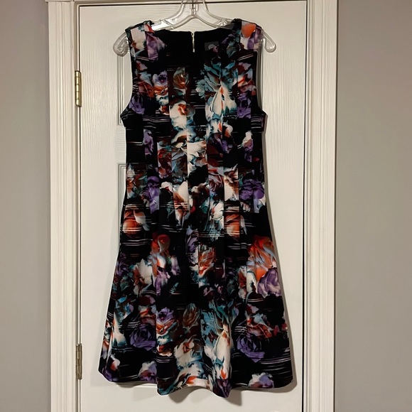 Vince Camuto Dresses & Skirts - VINCE CAMUTO Fit & Flare Pocketed Dress
